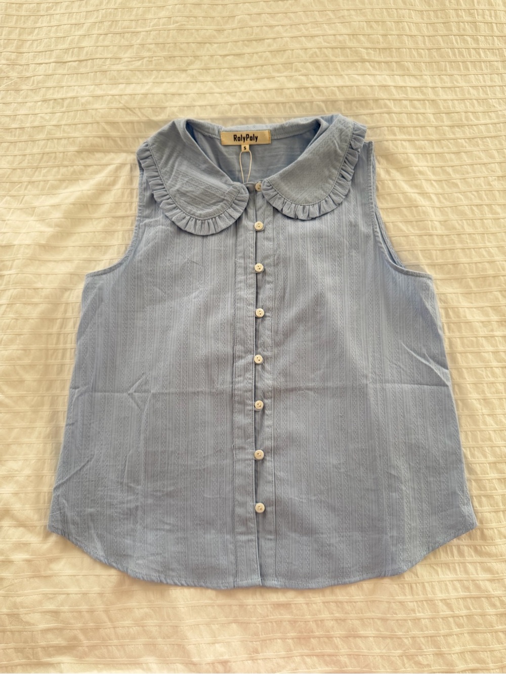 Light blue sleeveless blouse with charming ruffled Peter Pan collar size Small